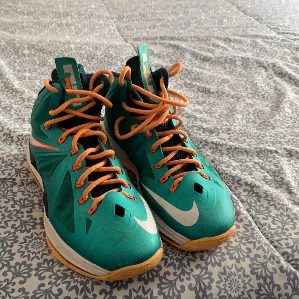 Nike let on basketball shoes